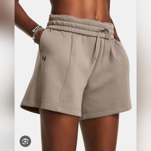 Under Armour UA Play Up 2-in 1 Essential Fleece Shorts Beige Women's Small S EUC - Picture 2 of 8